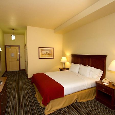 Holiday Inn Express Turlock By Ihg Exterior foto